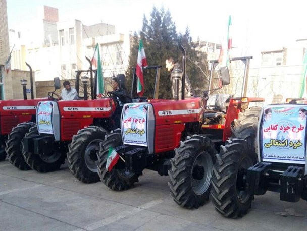 واگذاری 6 دستگاه تراکتور به مددجویان کمیته امداد در بستک