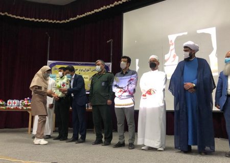 مدیر آموزش و پرورش شهرستان بستک از تجلیل ۲۹ نفر از برترین‌های حوزه قرآنی و پرسش مهر ریاست جمهوری به مناسبت گرامیداشت هفته قرآن، عترت و نماز در این شهرستان خبر داد.