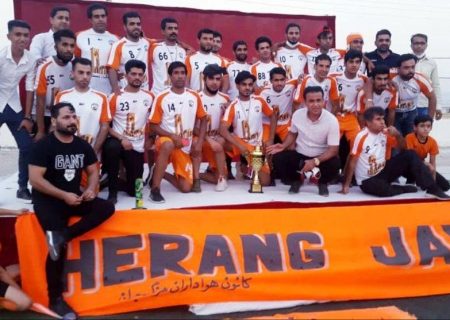 عصر امروز ، هرنگ جوان در سومین دیدار خود در لیگ دسته سوم کشور در شیراز گل کاشت