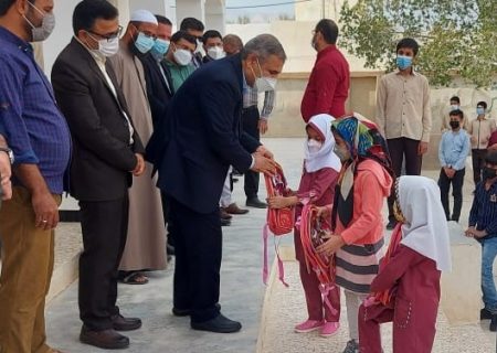 ۳۴۹ بسته آموزشی توسط خیرین نیک اندیش به دانش آموزان مدارس ابتدایی، متوسطه اول، متوسطه دوم و دانشجویان روستای داربست اهدا شد .