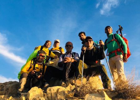 کوهنوردان بستکی به دومین قله بلند شهرستان بستک صعود کردند