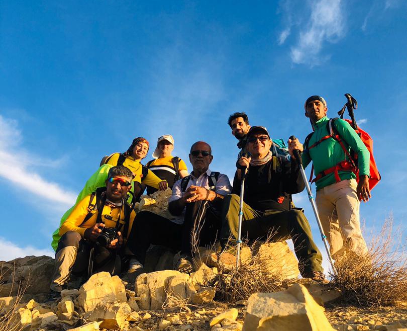 کوهنوردان بستکی به دومین قله بلند شهرستان بستک صعود کردند
