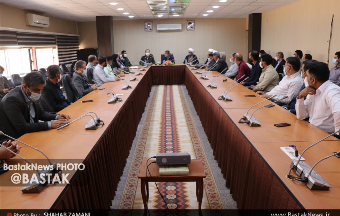 با حضور مسئولین شهرستانی از دست اندرکاران برگزاری هفته بسیج در بستک تجلیل شد