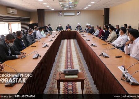 با حضور مسئولین شهرستانی از دست اندرکاران برگزاری هفته بسیج در بستک تجلیل شد