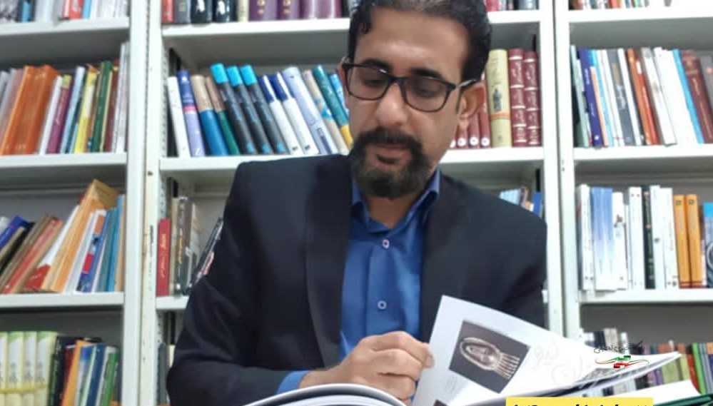 با برپایی نمایشگاه کتاب در شهر بستک، علاقمندان به کتاب می توانند تنها با پرداخت نیم بها کتاب مورد نیاز خود را خریداری کنند