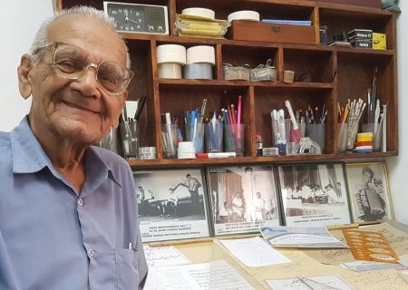 استاد احمد مدان با ساز بنجو فارسی نفر اول جشنواره جایزه فیروزه هرمزگان در سال ١۴٠٠