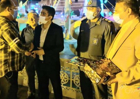 اهدای هدیه به نخستین مسافر نوروزی سال جدید در شهر بستک