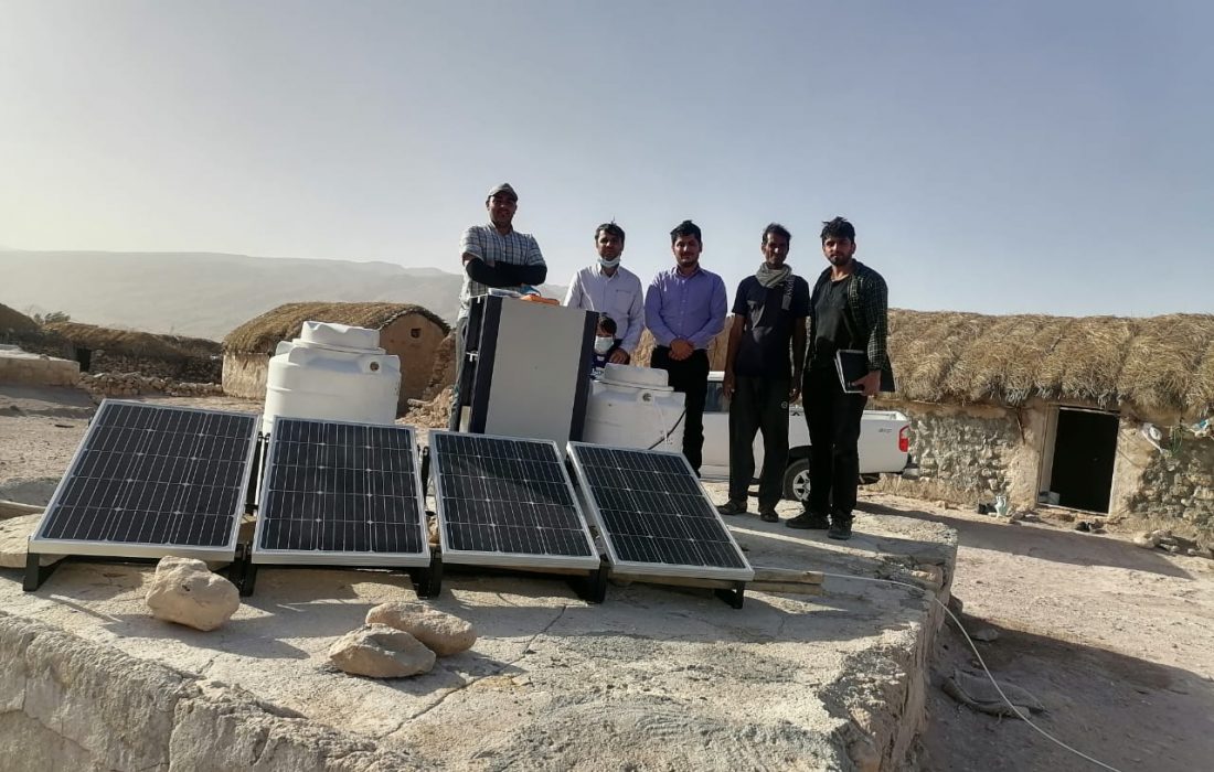 جهت رفاه حال عشایر منطقه کل مصلی شهرستان بستک یک دستگاه آبشیرین کن خورشیدی در این آبادی نصب شد