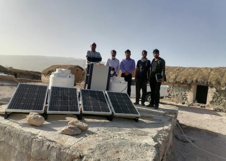 جهت رفاه حال عشایر منطقه کل مصلی شهرستان بستک یک دستگاه آبشیرین کن خورشیدی در این آبادی نصب شد