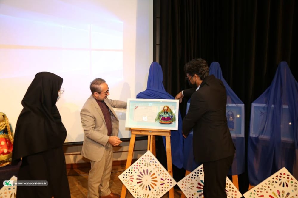 از عروسک بیدکی، عروسک بومی محلی شهرستان بستک که با نام بی بی گل ثبت ملی شده است ، رونمایی شد