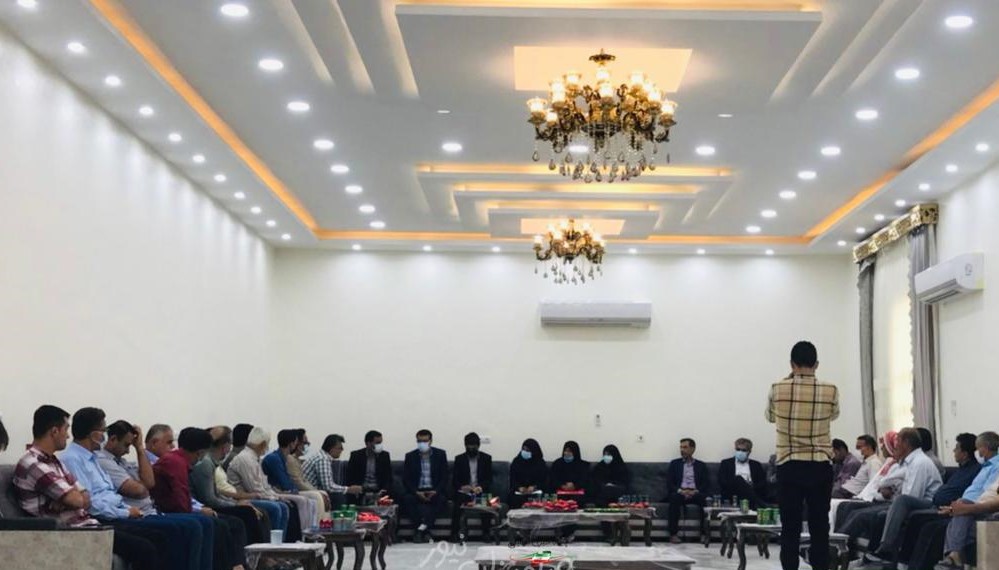 مردم روستای کمشک از بی مهری مسولین استان هرمزگان در طول سال‌های متمادی نسبت به ارتقا گله کردند و خواستار الحاق به استان فارس شدند