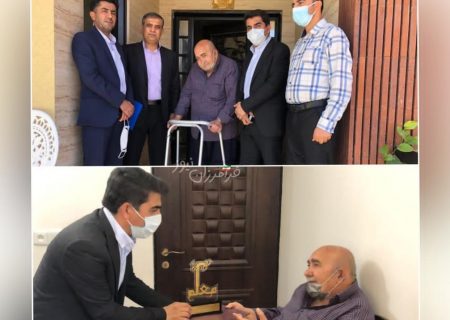 تجلیل سرپرست فرمانداری شهرستان بستک از پیشکسوت فرهنگی شهرستان