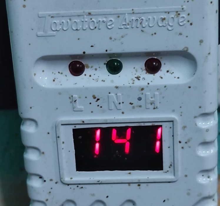 اداره برق جناح پاسخ دهد/علت افت ولتاژ شدید در برخی از محلات شهر هنگویه چیست؟