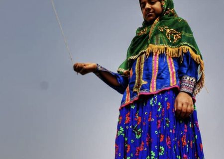 در صدر یازدهمین جشنواره فیلم اردیبهشت در بخش جایزه ویژه ، زنده یاد «کوروش گرمساری»