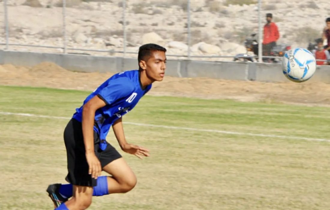 محمد باقری نوجوان خوش آتیه بستکی برترین فوتبالیست رده نونهالان استان هرمزگان در سال ۱۴۰۰شد
