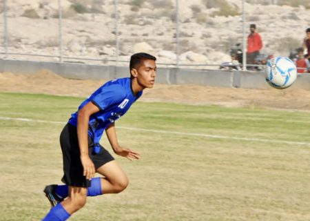 محمد باقری نوجوان خوش آتیه بستکی برترین فوتبالیست رده نونهالان استان هرمزگان در سال ۱۴۰۰شد