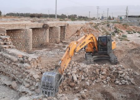 عملیات احداث پل ورودی شهر کوهیج آغاز شد