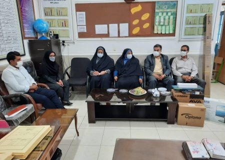 اهداء رایانه و تجهیزات، دیتا پروژکتور و پرده نمایش به مدارس مجری سواد دیجیتال