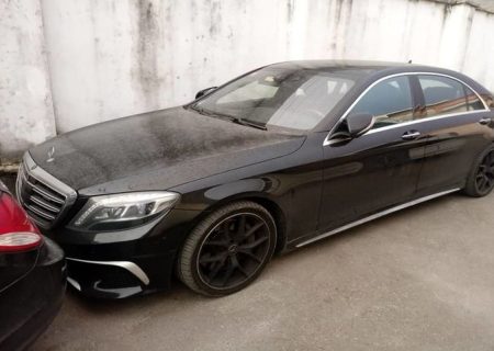 با هوشیاری ماموران انتظامی شهرستان ، مرسدس بنز قاچاق به ارزش 5 ميليارد تومان در بستک توقیف شد