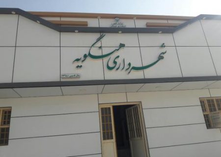 سقوط بیش از ده تیر روشنایی معابر در پی بارندگی اخیر در شهر هنگویه حکایت از بی کیفیتی تیرک ها دارد / شورا ناظر بر عملکرد شهرداری است