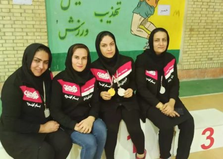 بانوی فرهنگی منطقه جناح بر سکوی قهرمانی بدمینتون بانوان استان / تیم بدمینتون بانوان جناح نائب قهرمان استان شد