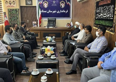 کار خبرنگار ثبت وقایع به دور از ملاحظه کاری و دروغ است /اگر خبرنگاران نبودند، زحمات و تلاش مسئولین دیده نمی شد/ رسانه ها دست از مسائل سطحی بردارند و در جهت توسعه شهرستان گام بردارند