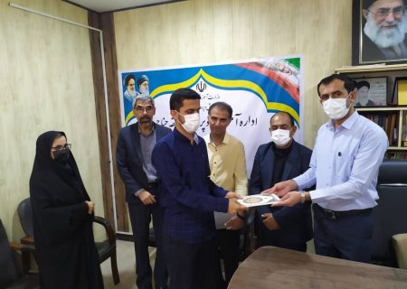 احمد خلفانی معلم منطقه جناح، مقام اول حفظ کل قرآن کریم در استان هرمزگان را به خود اختصاص داد