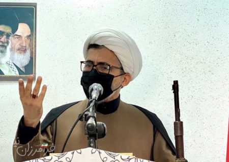 بعضی از آقایان ذهنشان در فضای گذشته است / بارها دیده‌ام که سختگیری در مجوزها، کار را لنگ می‌کند / هم‌پای مردم باشید تا مشکلات حل شود