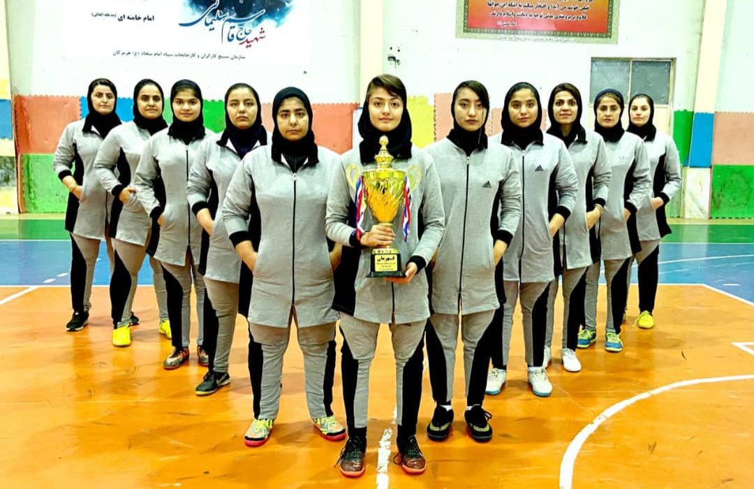 تیم فوتسال بانوان آینده سازان کنار سیاه نماینده شهرستان بستک فاتح جام پرچم استان هرمزگان