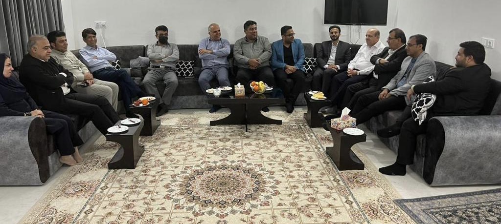 حضور معاونین فرماندار شهرستان بستک در شهرستان خمیر ، بر اساس کدام پروتکل و بخشنامه های ابلاغیست!!؟؟ آقای استاندار ؛ آیا همراهی سرپرست معاون سیاسی فرمانداری شهرستان بستک بعنوان رئیس ستاد انتخابات پیش رو ، خارج از شهرستان محل خدمت با کاندیدای احتمالی ، باعث ایجاد شبهه نمی شود؟؟