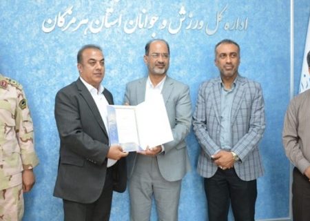 رضا کناری به عنوان رئیس هیات ورزش های دریایی و ساحلی در شهرستان بستک معرفی شد