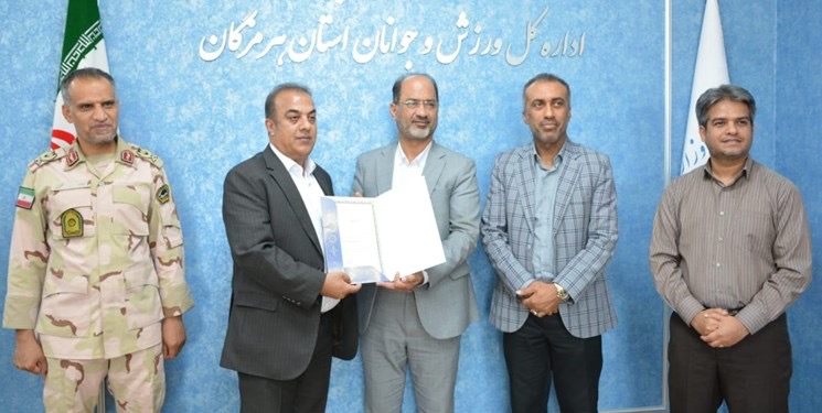 رضا کناری به عنوان رئیس هیات ورزش های دریایی و ساحلی در شهرستان بستک معرفی شد