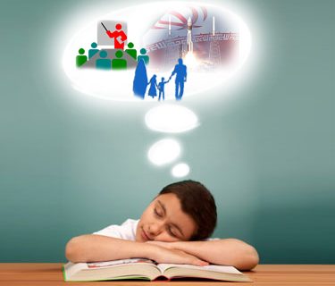 آموزش و پرورش زیر سایه سنگین سیاست / تعصبات حوزه سیاسی در دستگاه آموزش و پرورش ، موجب جناحی گری کورکورانه و بر مسند نشاندن نالایقان و فرصت طلبان شده است