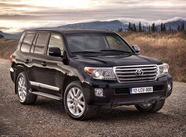 با هوشیاری ماموران نیروی انتظامی شهرستان ، تویوتا لندکروزر قاچاق در بستک زمین گیر شد