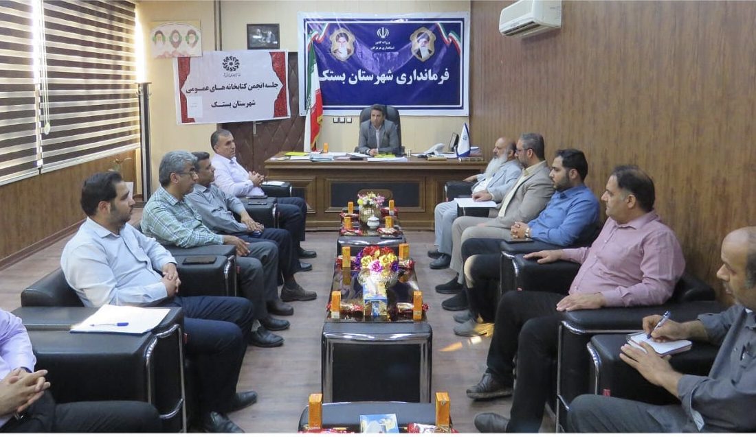 شرایط کتابخوانی مطلوب نیست ، باید تلاش کنیم مردم را با کتاب مانوس کنیم و سرانه مطالعه را بالا ببریم