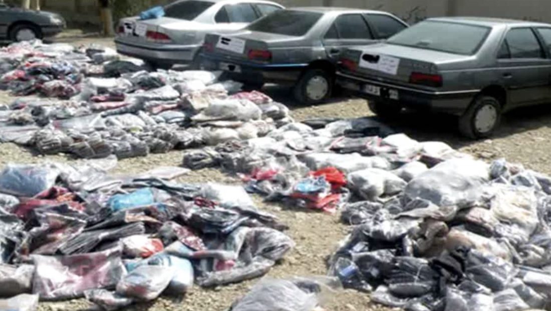 توقيف محموله ۶ ميلياردي البسه قاچاق در بستک