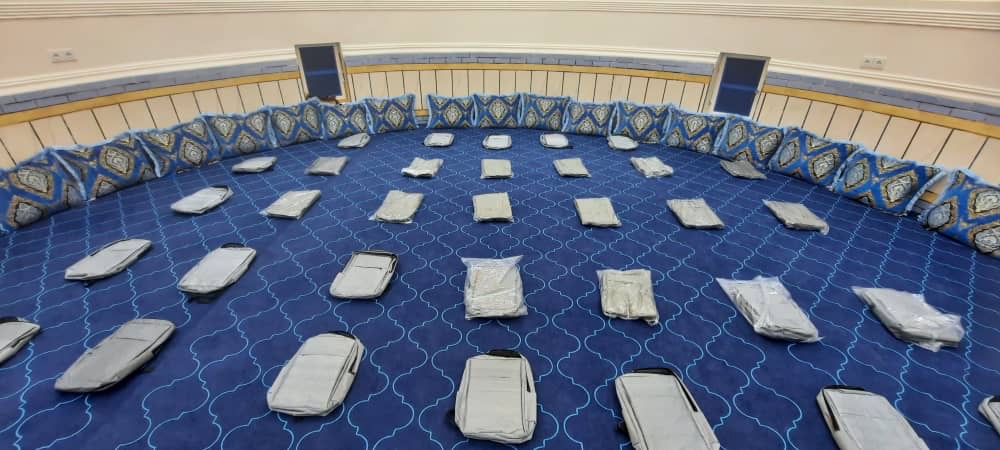 برگزاری رزمایش توزیع بستههای لوازم التحریر در بخش جناح