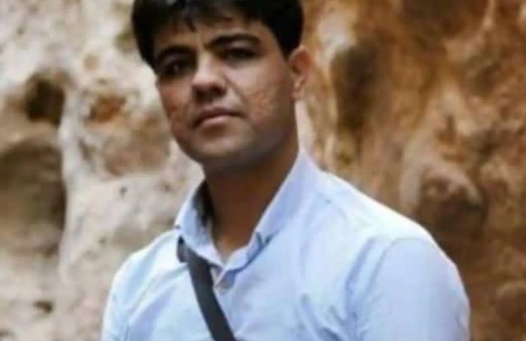 عبدالله فرامرزی از هنرمندان جوان شهرستان بستک و عضو سابق شورای اسلامی شهر کوهیج در گذشت