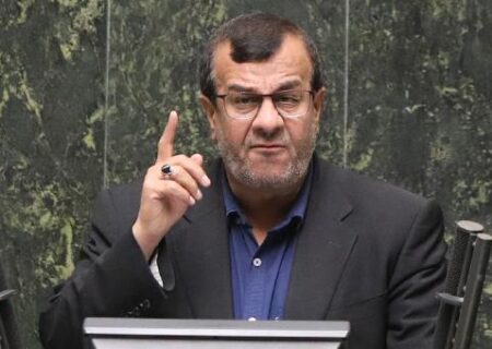 اعطای تسهیلات ساخت مسکن تنها با ورود مستقیم شخص رئیس جمهور یا معاون اول وی امکان پذیر است چرا که بانک ها از اشخاص پایین تر از این دو حرف شنوی ندارند