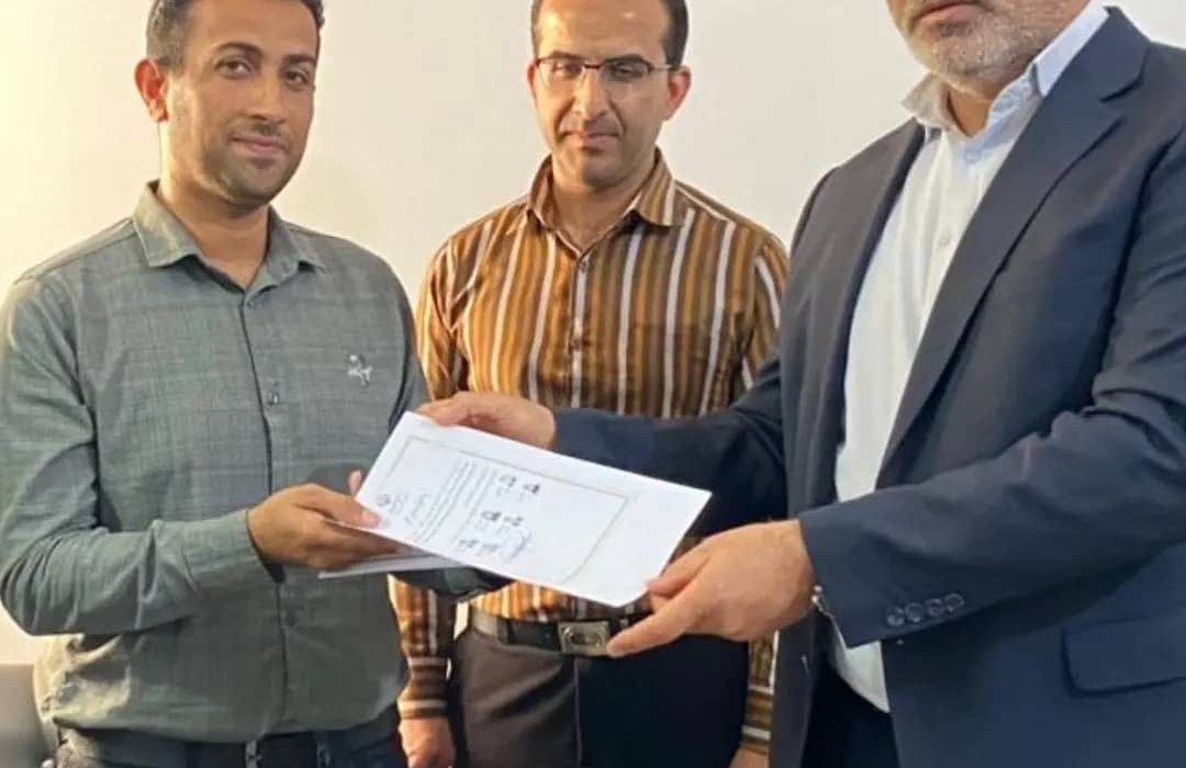 اعتبارنامه رئیس صنف آرایشگران شهرستان بستک صادر شد