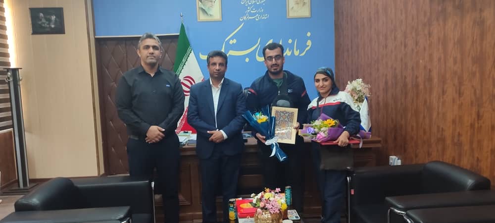استقبال فرماندار و رئیس اداره ورزش بستک از زوج موتور سوار بستکی