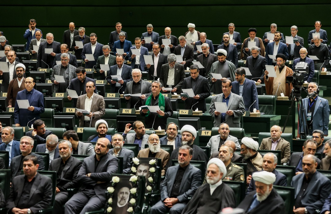 منتخبین مجلس دوازدهم سوگند یاد کردند و مجلس دوازدهم رسما آغاز به کار کرد