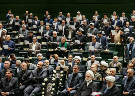 منتخبین مجلس دوازدهم سوگند یاد کردند و مجلس دوازدهم رسما آغاز به کار کرد