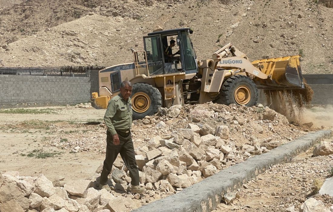 از رئیس حوزه قضایی شهرستان برای صیانت از اراضی ملی سپاسگزارم / اراضی ملی تصرف شده در لاور میستان بستک ، رفع تصرف شد