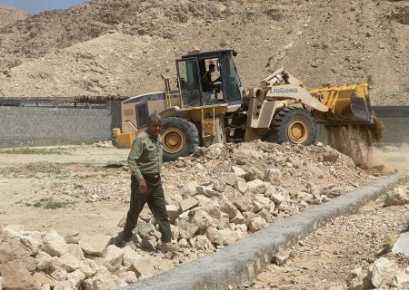 از رئیس حوزه قضایی شهرستان برای صیانت از اراضی ملی سپاسگزارم / اراضی ملی تصرف شده در لاور میستان بستک ، رفع تصرف شد