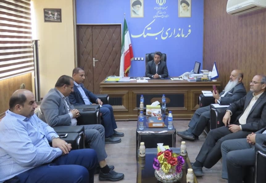 تابلو مزین به تصاویر و نام شهدا در ورودی شهرها و روستاها نصب گردد