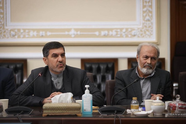 آقای دکتر ، چرا اراده ای برای نشاندن خنده های رضایت بر روی لبان مردم و جوانان وجود ندارد؟؟!! مردم چه گناهی کرده اند که باید این خودروهای بی کیفیت سوار شوند؟