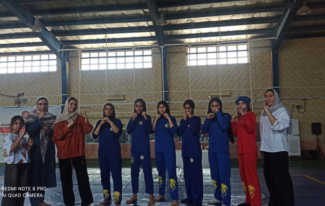 دختران ووشوکارشهرستان بستک برسکوی قهرمانی استان ایستادند