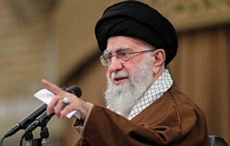 ملت ایران در مقابل جنگ تحمیلی محکم می ایستد همان‌گونه که در مقابل صلح تحمیلی نیز محکم خواهد ایستاد