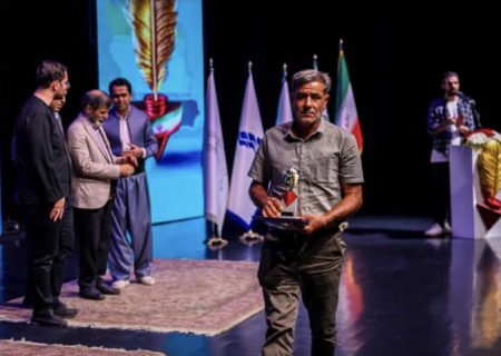 درخشش شاعر بستکی در تهران؛ علی‌زاده (راهی) برگزیده ملی شعر قدسیان شد